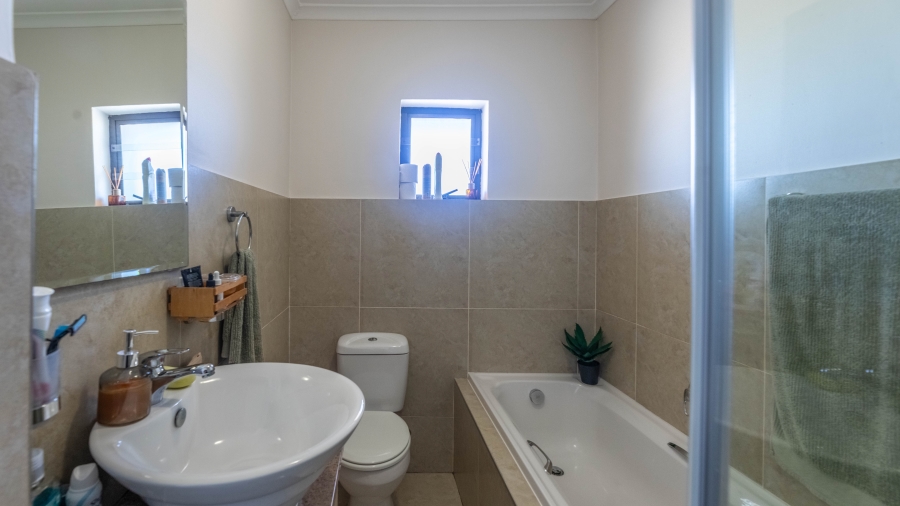 1 Bedroom Property for Sale in Table View Western Cape